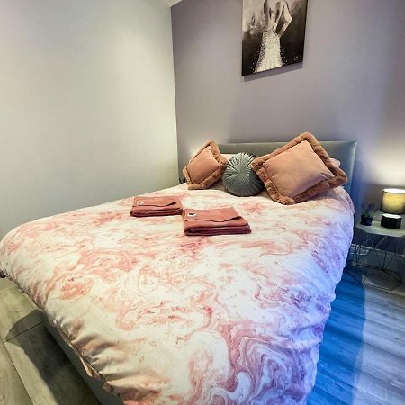Recently Refurbished Two Bedroom Apartment, Central Location! Glasgow Exterior foto