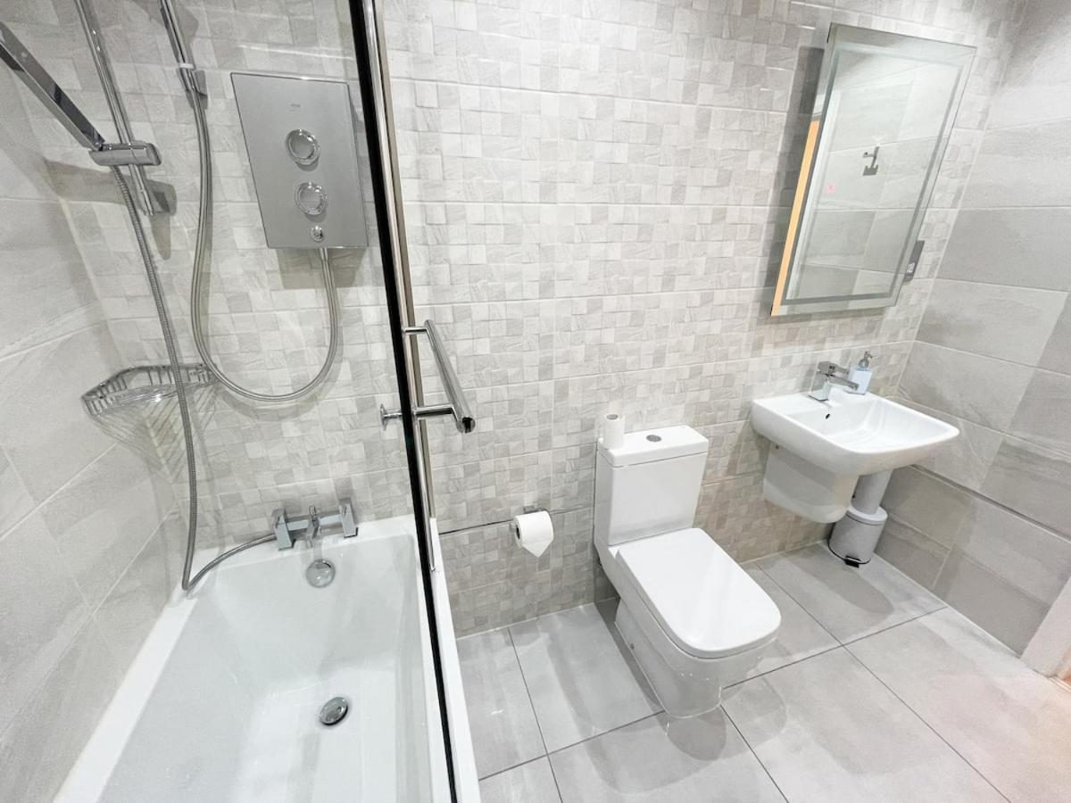 Recently Refurbished Two Bedroom Apartment, Central Location! Glasgow Exterior foto